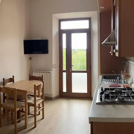 2 Parcheggio Privato E Giardino