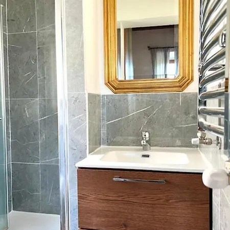 2 Parcheggio Privato E Giardino