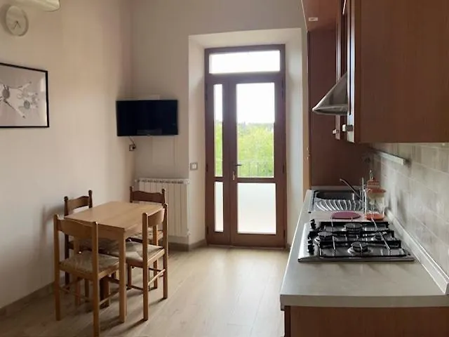 2 Parcheggio Privato E Giardino